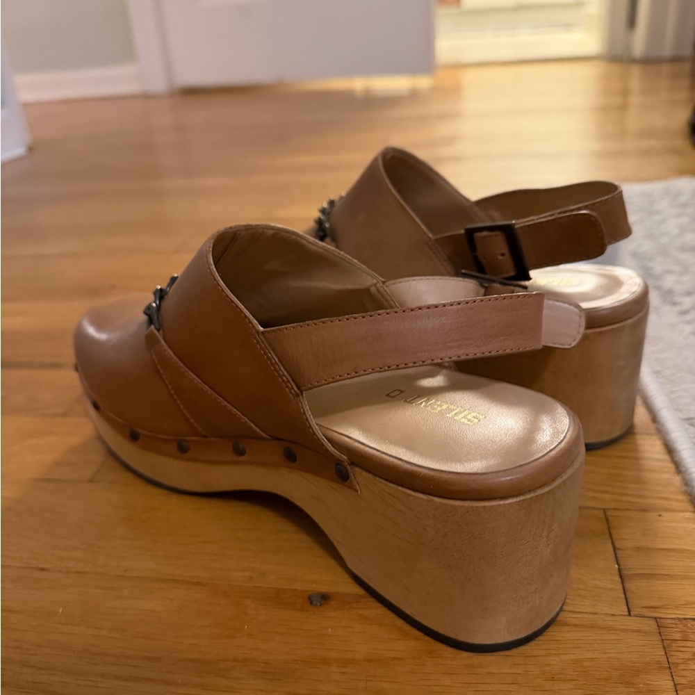 Women's Tan Leather Clogs - Picture 6 of 7